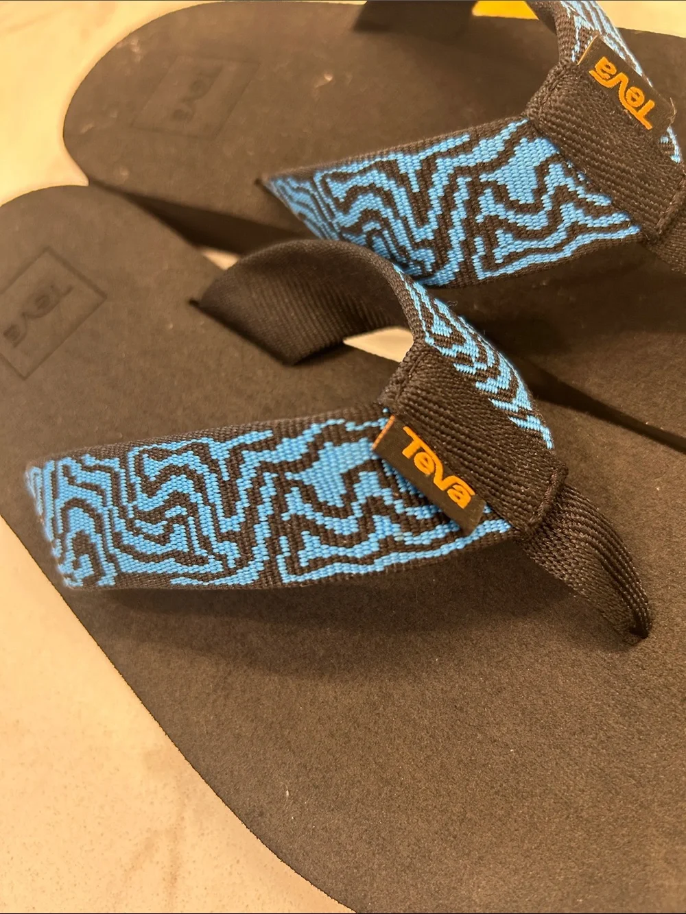 Teva Kids Mush II Flip Flops Layered Rock Black Blue Youth Size 4 NWT